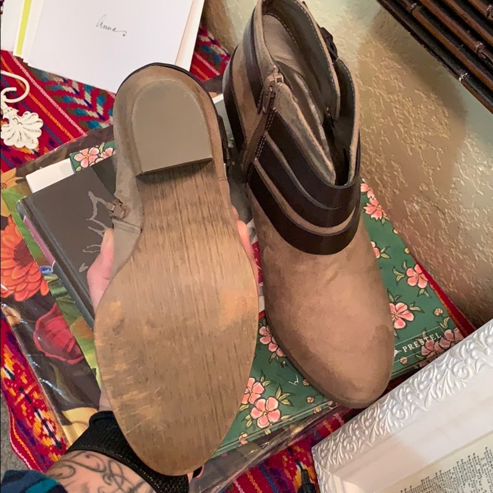 Carlos Santana Booties - Picture 3 of 7